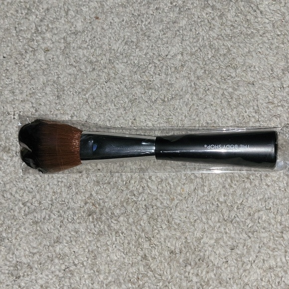 The Body Shop Face and Body Brush - Picture 2 of 3
